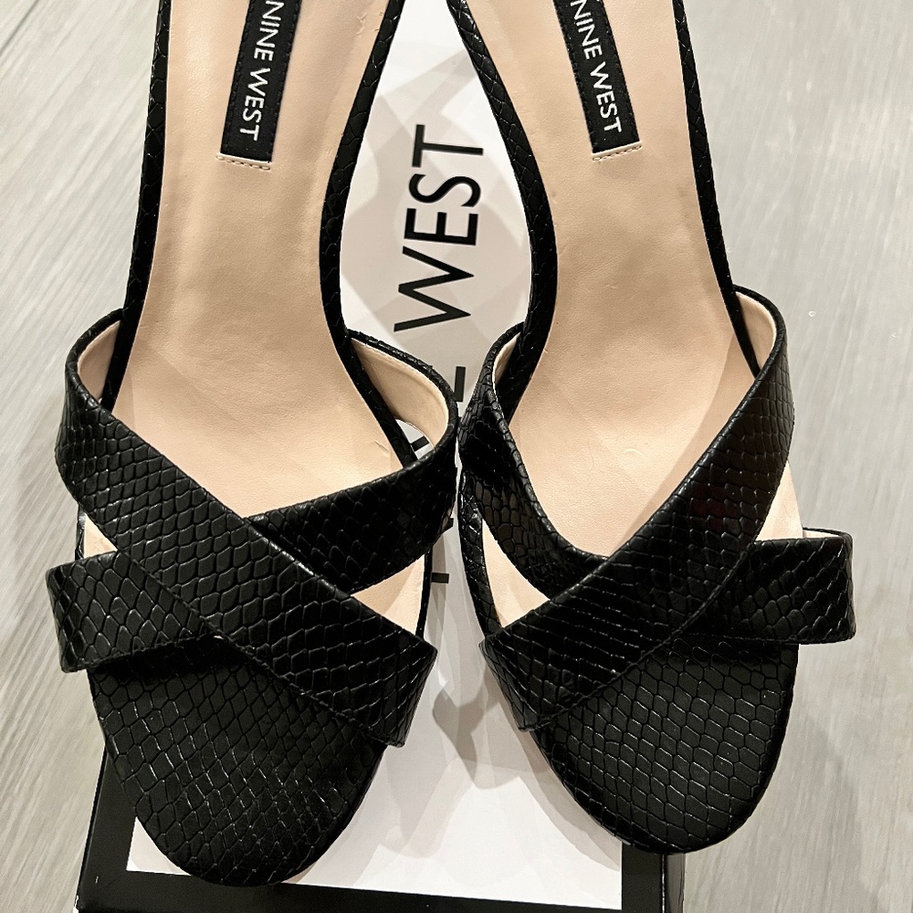 🎉🎉 SALE!! 🎉🎉🎉 Black Nine West Sandals, 10M